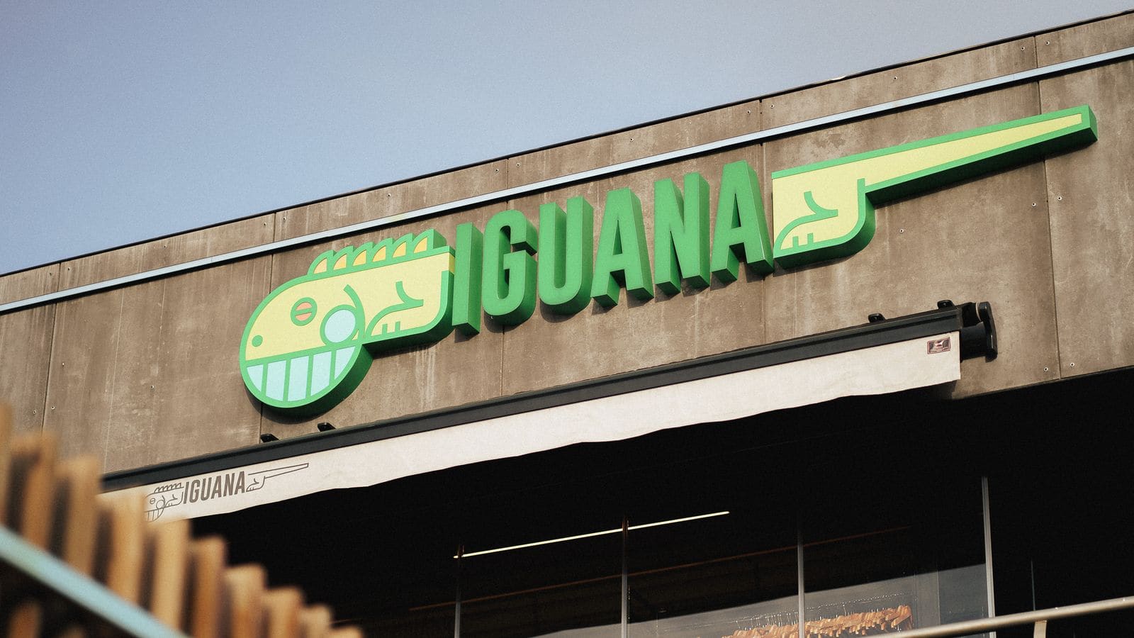 Iguana Terraza: tardeo de domingo con DJ en el Muelle de las Delicias